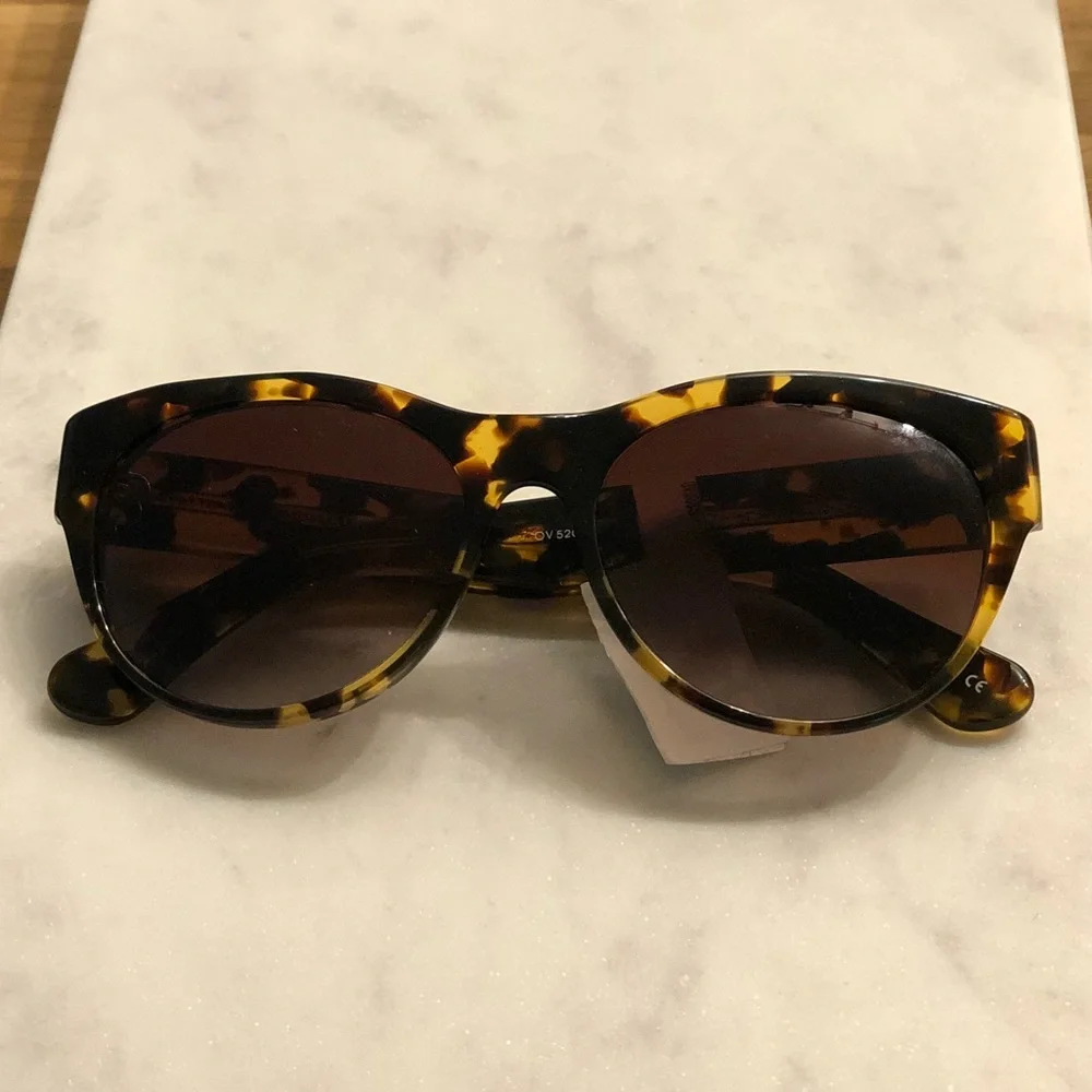 Oliver Peoples Tortoiseshell Sunglasses with Brown Gradient Lenses Wore once